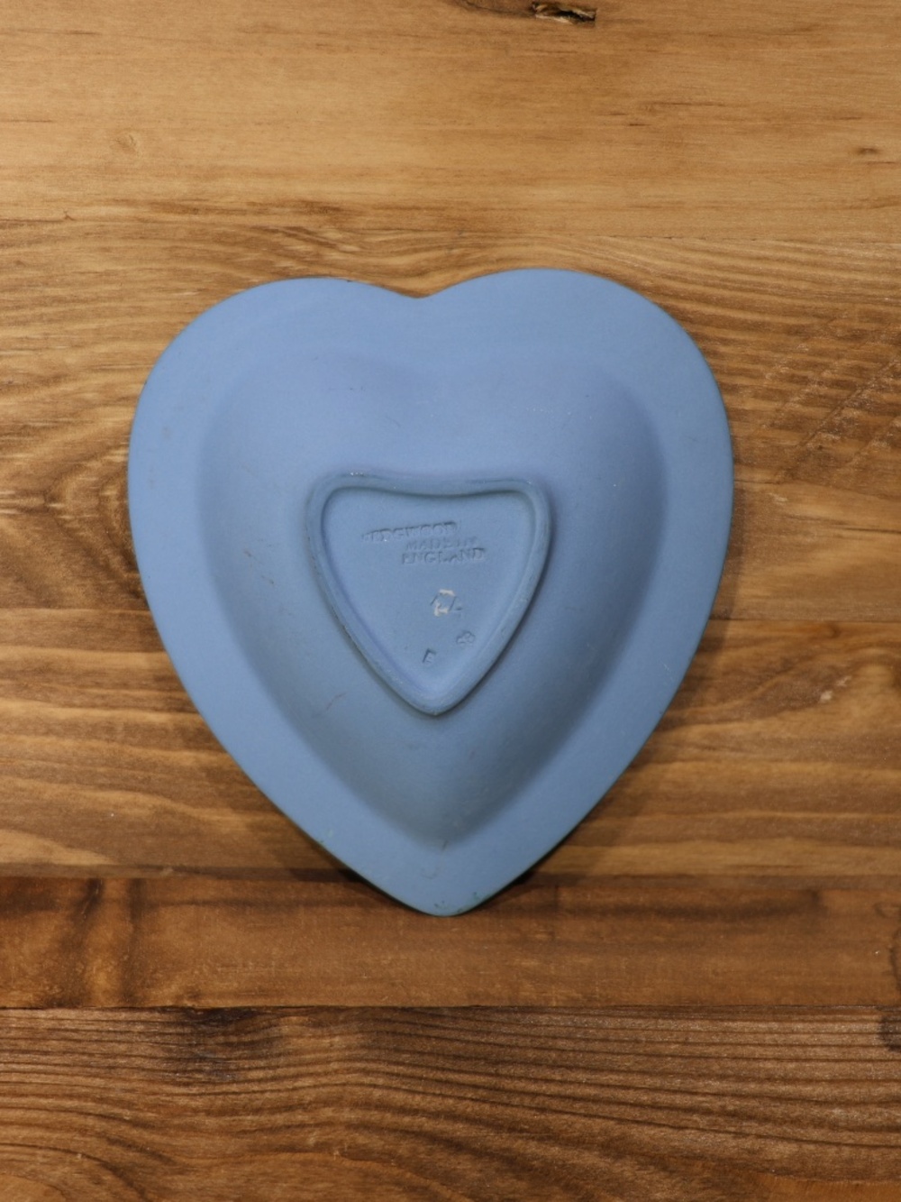 Vintage Wedgwood Blue Jasperware Heart Shape Trinket Dish - Picture 2 of 3
